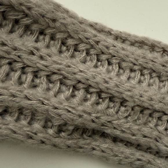 🆓 When Bundled- Gray Crocheted Fall/Winter Headband with Beaded Appliqué Patch - Picture 8 of 12